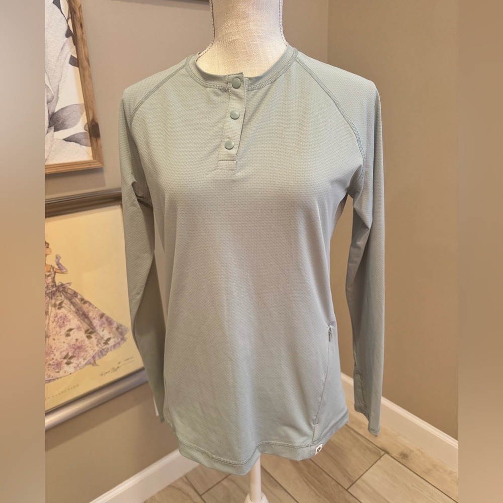 NWOT! LIV Outdoor Active Long Sleeve Tee